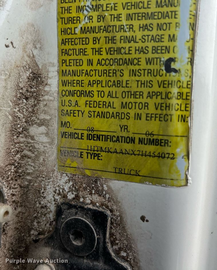 image for item NA9255 2007 International 4400  feed delivery truck