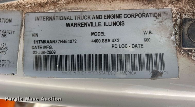 image for item NA9255 2007 International 4400  feed delivery truck