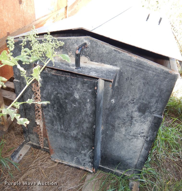 (2) cattle feeders in Westmoreland, KS Item NJ9834 for sale Purple Wave