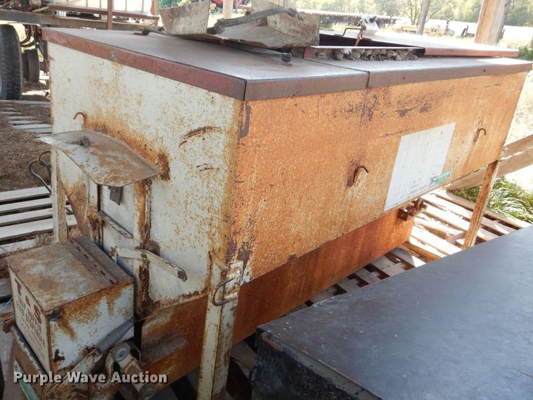 image for item NJ9834 (2) cattle feeders