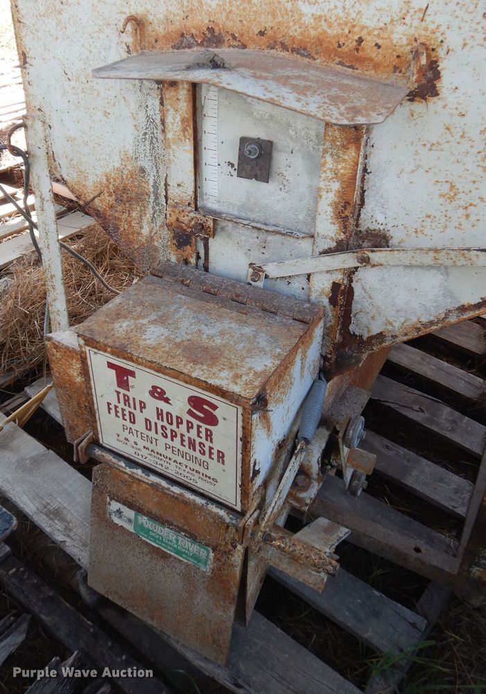 image for item NJ9834 (2) cattle feeders