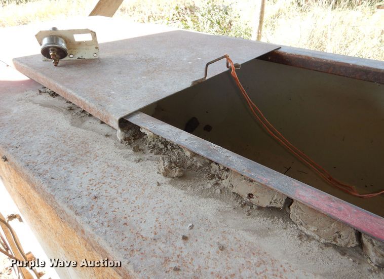 image for item NJ9834 (2) cattle feeders