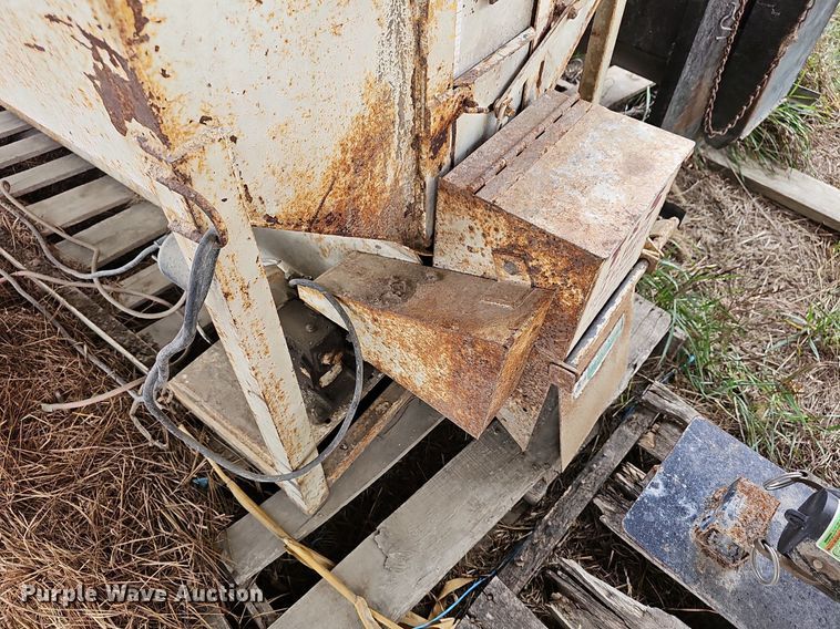 image for item NJ9909 T&S  hopper feeder