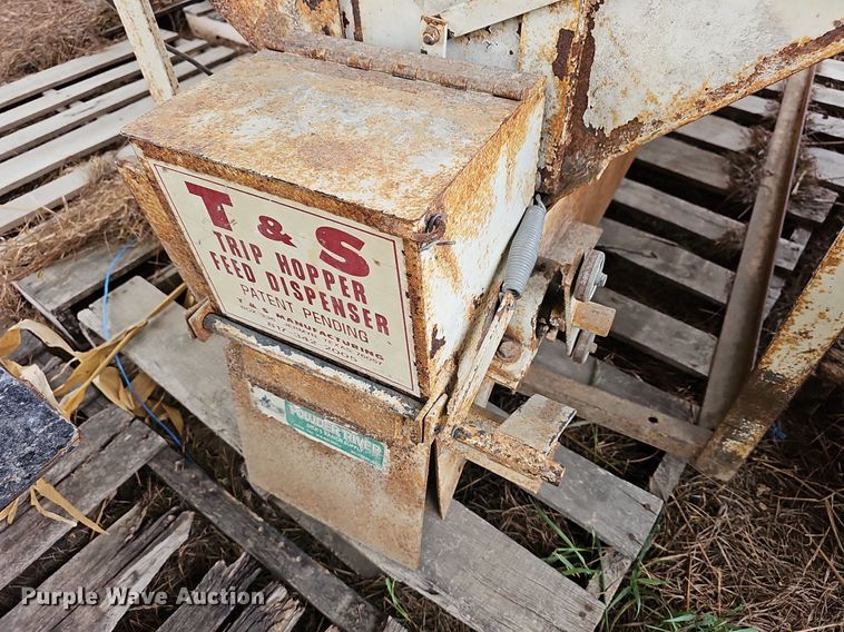 image for item NJ9909 T&S  hopper feeder