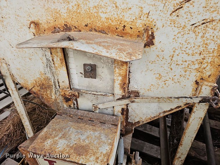 image for item NJ9909 T&S  hopper feeder