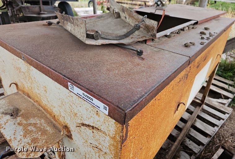 image for item NJ9909 T&S  hopper feeder