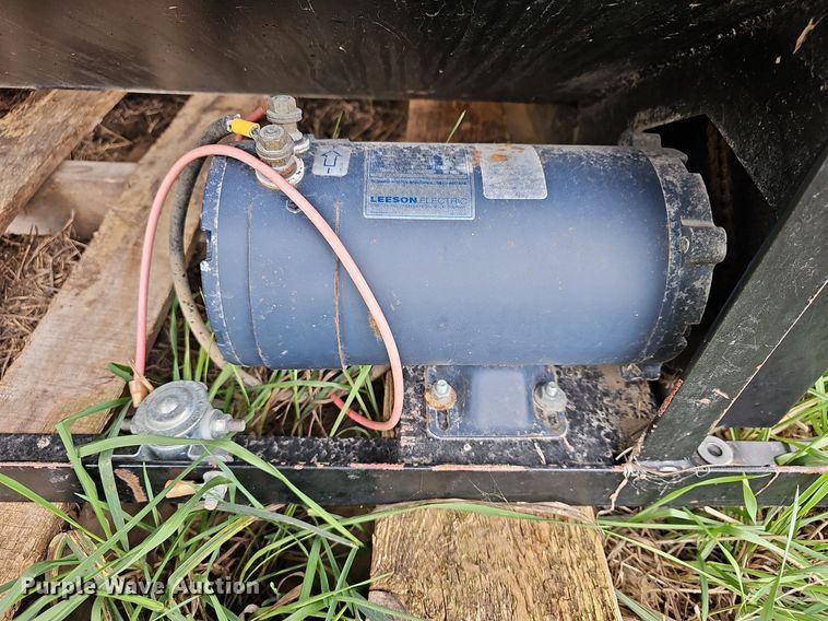 image for item NJ9910 5' x 30" x 3' feeder