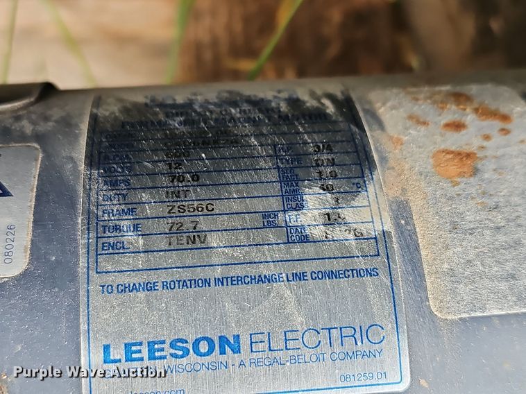 image for item NJ9910 5' x 30" x 3' feeder