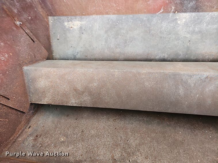 image for item NJ9910 5' x 30" x 3' feeder