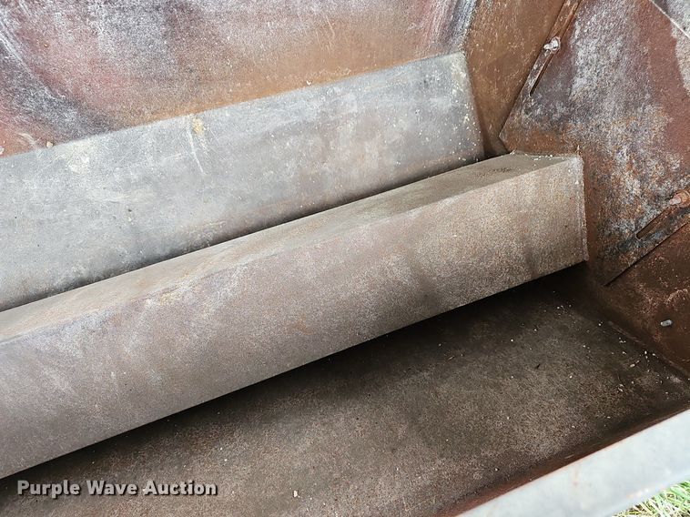 image for item NJ9910 5' x 30" x 3' feeder