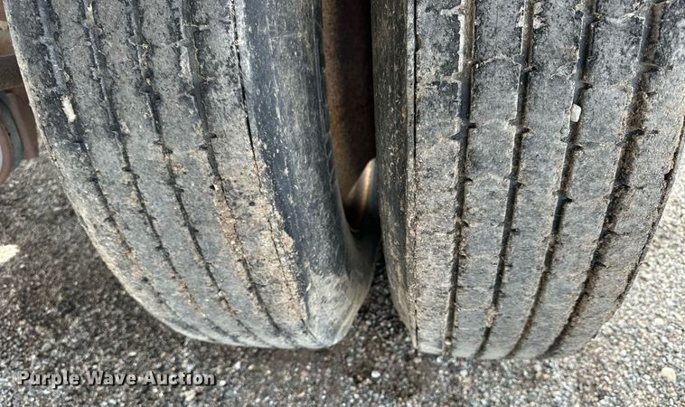 image for item NP9664 2006 Neville Built  grain trailer