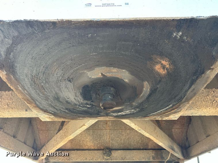 image for item NP9676 2006 Neville Built  grain Trailer