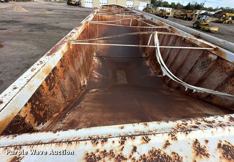 image for item NP9676 2006 Neville Built  grain Trailer