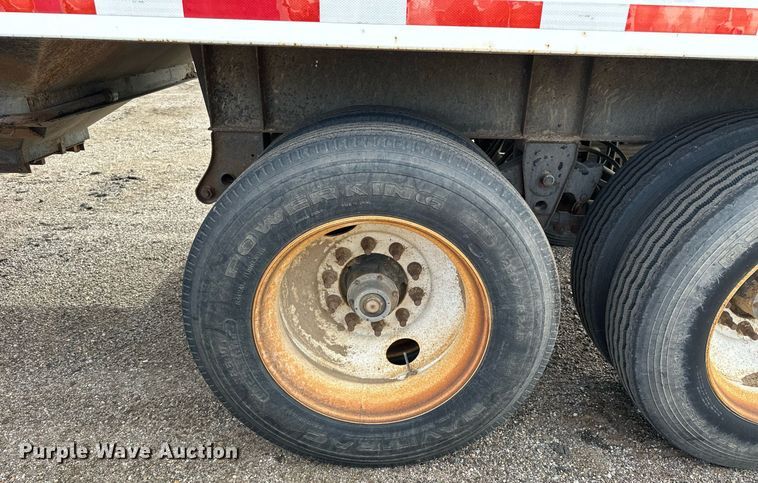 image for item NP9676 2006 Neville Built  grain Trailer