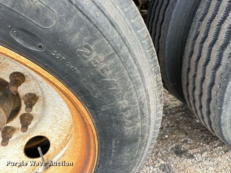 image for item NP9676 2006 Neville Built  grain Trailer