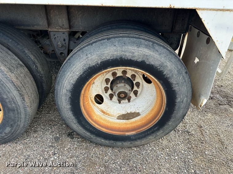 image for item NP9676 2006 Neville Built  grain Trailer