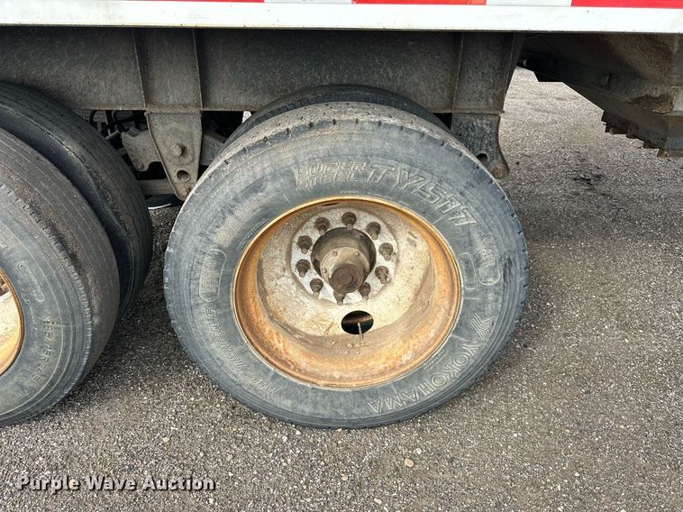 image for item NP9676 2006 Neville Built  grain Trailer