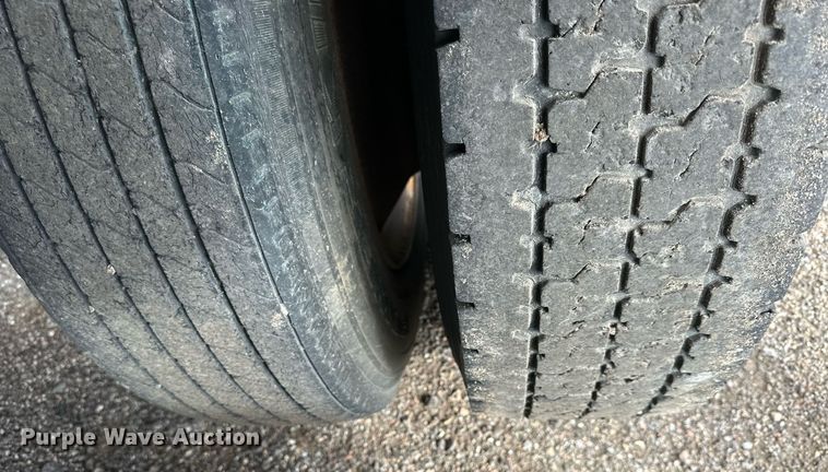 image for item NP9676 2006 Neville Built  grain Trailer