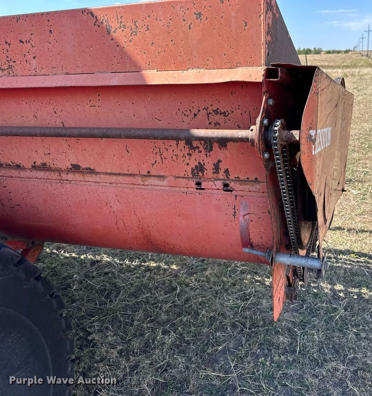 image for item NP9679 Hesston 6600  swather / windrower