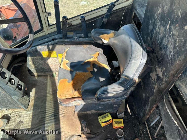 image for item NP9679 Hesston 6600  swather / windrower