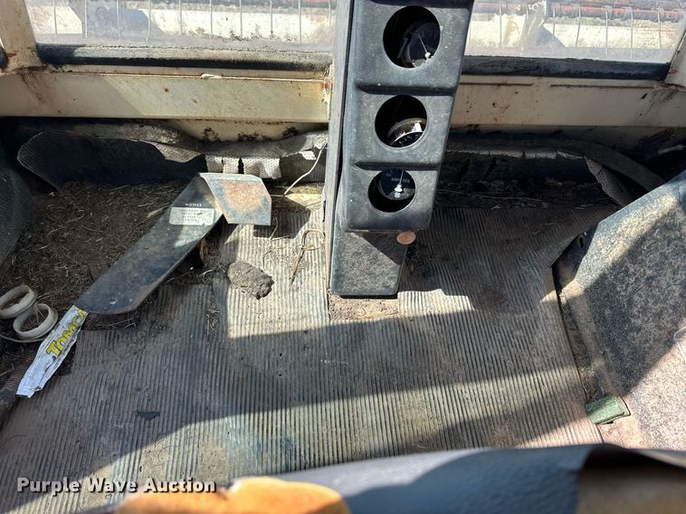 image for item NP9679 Hesston 6600  swather / windrower