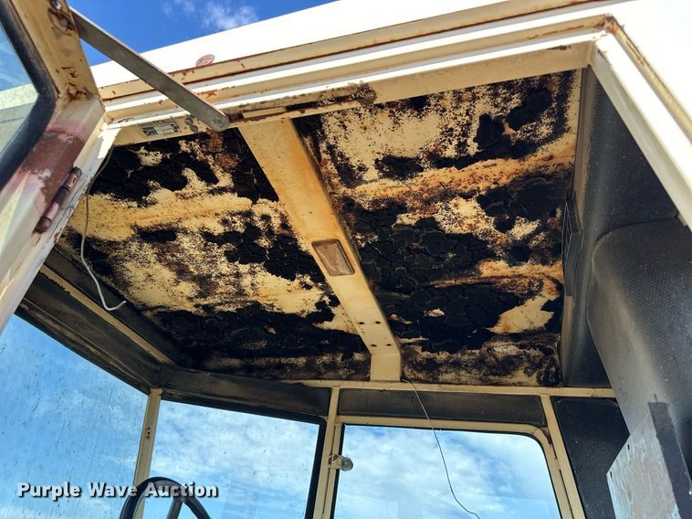 image for item NP9679 Hesston 6600  swather / windrower