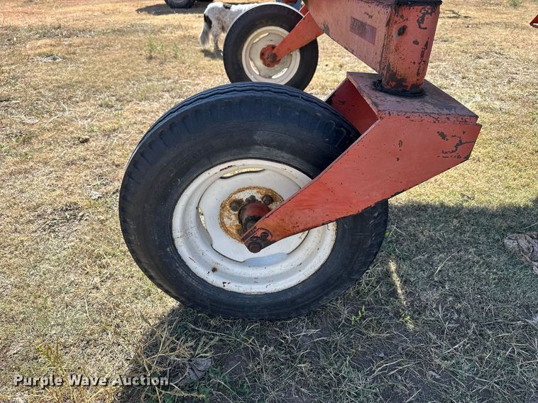 image for item NP9679 Hesston 6600  swather / windrower