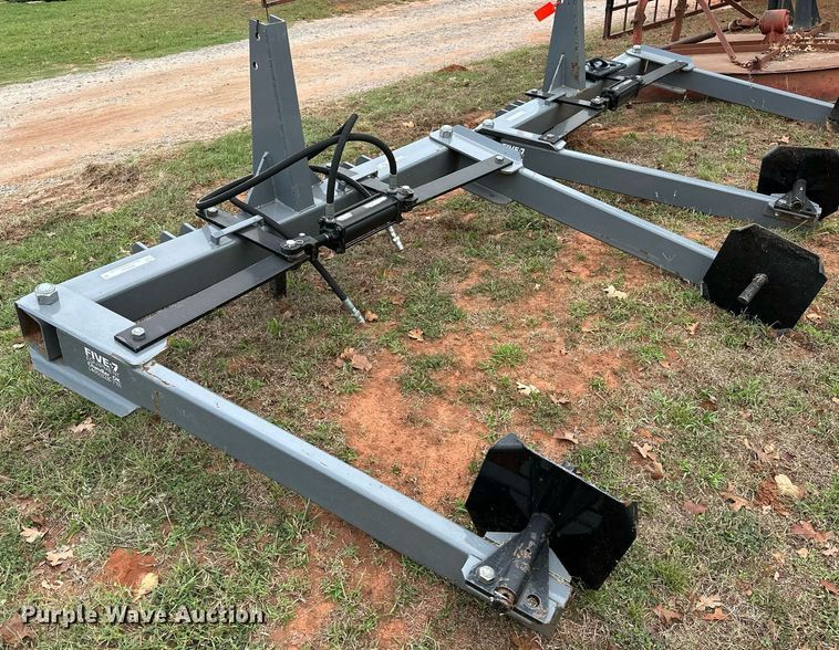 image for item NQ9387 Titan  bale unroller 