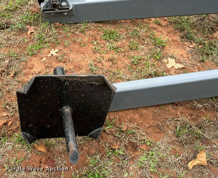 image for item NQ9388 Titan  bale unroller