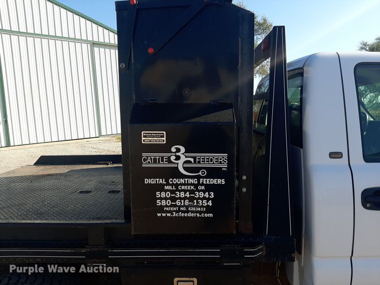 image for item NV9322 2005 Chevrolet Silverado 2500HD  flatbed pickup truck