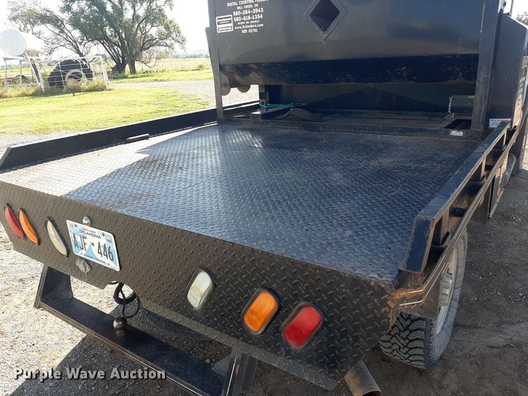 image for item NV9322 2005 Chevrolet Silverado 2500HD  flatbed pickup truck