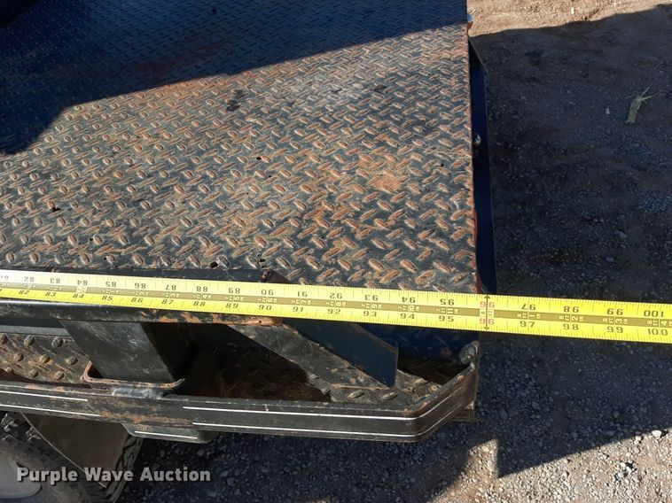 image for item NV9322 2005 Chevrolet Silverado 2500HD  flatbed pickup truck