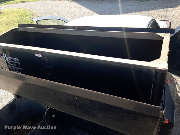 image for item NV9322 2005 Chevrolet Silverado 2500HD  flatbed pickup truck