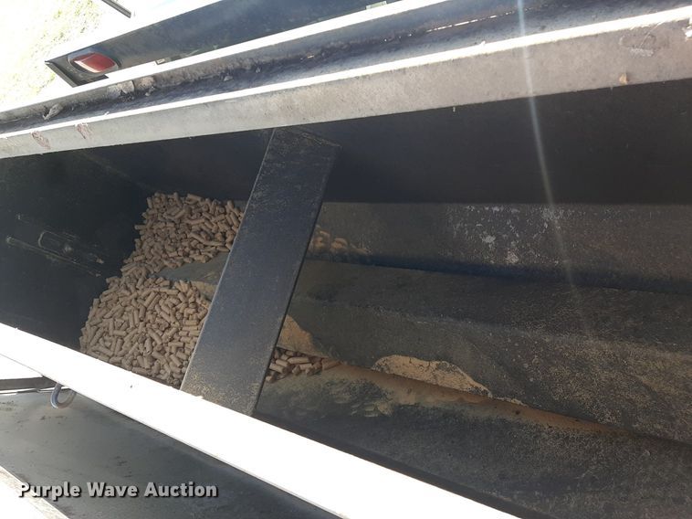 image for item NV9322 2005 Chevrolet Silverado 2500HD  flatbed pickup truck