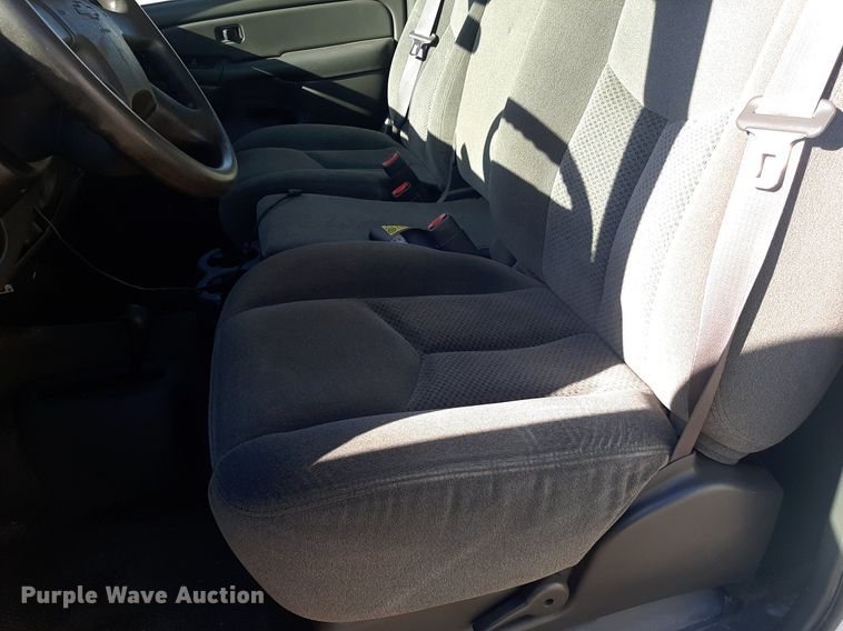 image for item NV9322 2005 Chevrolet Silverado 2500HD  flatbed pickup truck