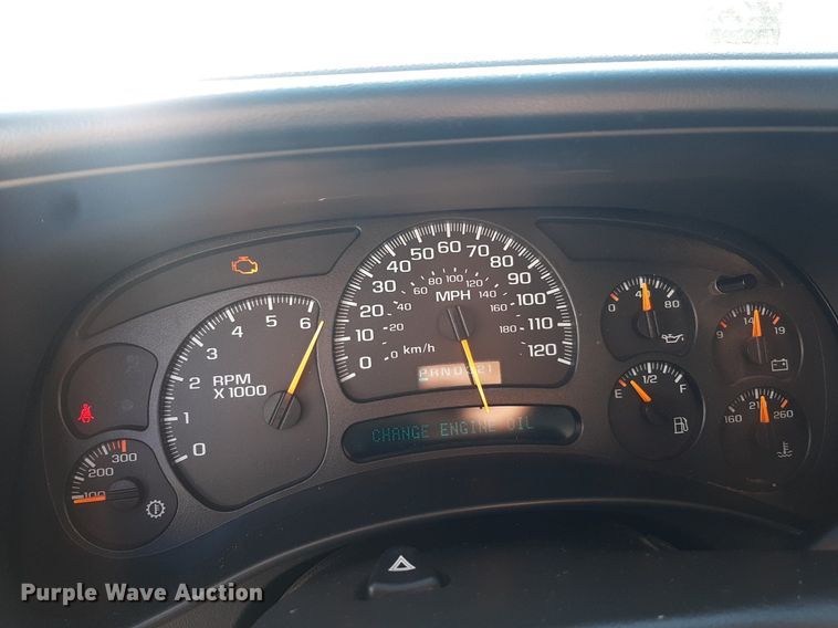 image for item NV9322 2005 Chevrolet Silverado 2500HD  flatbed pickup truck