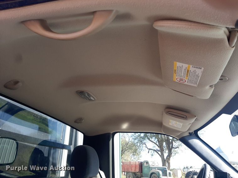 image for item NV9322 2005 Chevrolet Silverado 2500HD  flatbed pickup truck