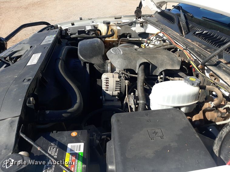 image for item NV9322 2005 Chevrolet Silverado 2500HD  flatbed pickup truck