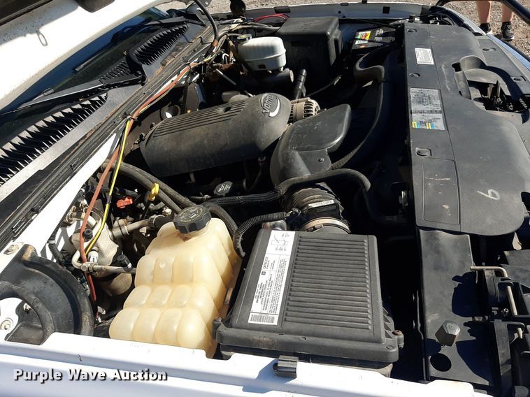 image for item NV9322 2005 Chevrolet Silverado 2500HD  flatbed pickup truck