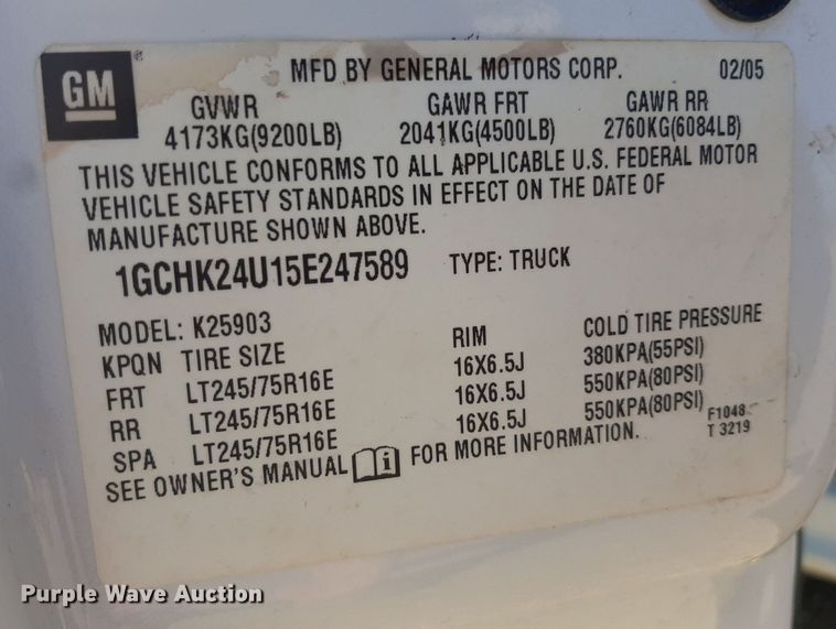 image for item NV9322 2005 Chevrolet Silverado 2500HD  flatbed pickup truck