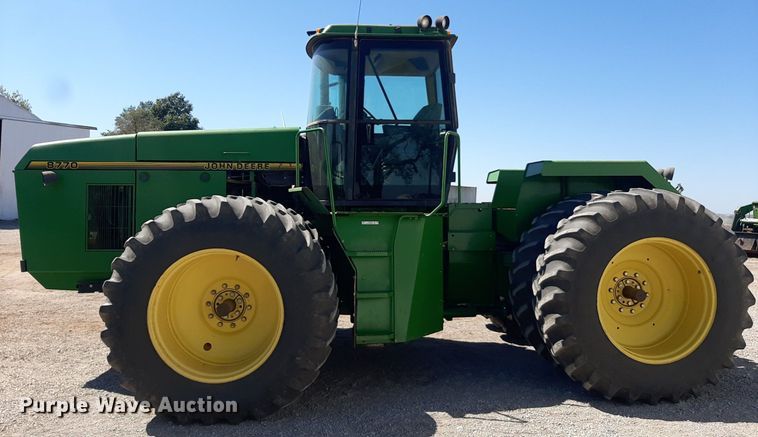 image for item NV9324 1994 John Deere 8770  4WD tractor