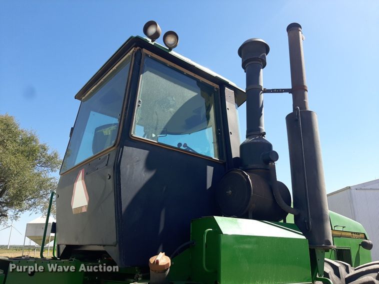 image for item NV9324 1994 John Deere 8770  4WD tractor