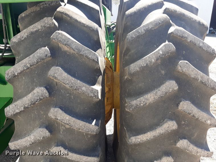 image for item NV9324 1994 John Deere 8770  4WD tractor