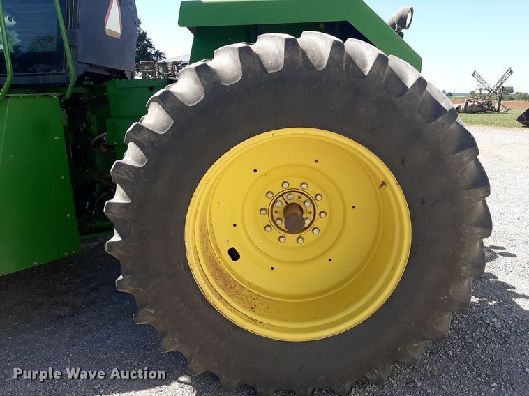 image for item NV9324 1994 John Deere 8770  4WD tractor