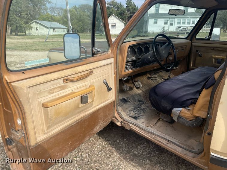 image for item NX9848 1985 Dodge Ram 3500  flatbed pickup truck