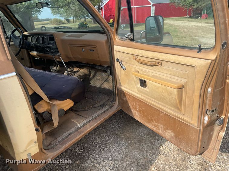 image for item NX9848 1985 Dodge Ram 3500  flatbed pickup truck