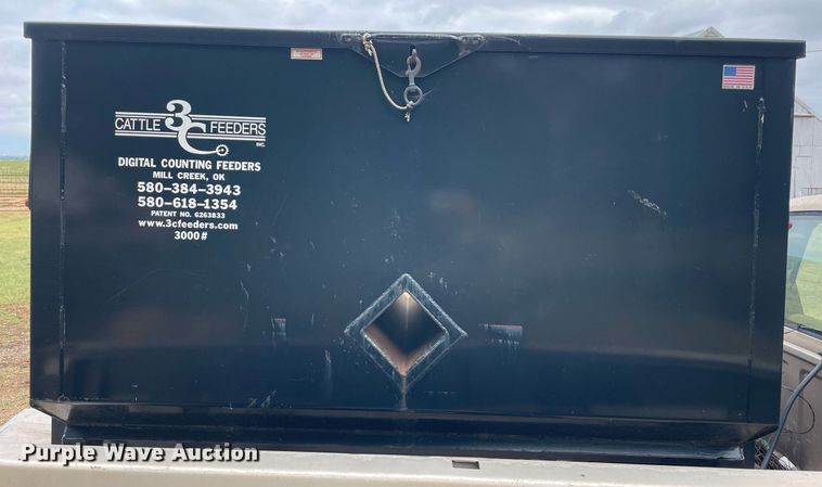 image for item NY9825 C3  cake feeder