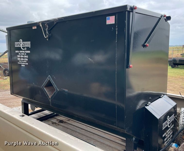 image for item NY9825 C3  cake feeder