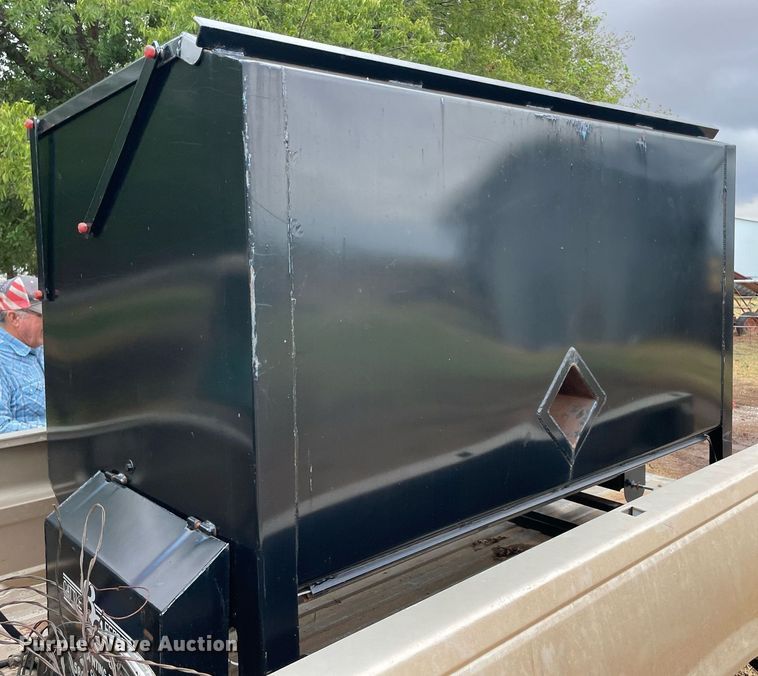 image for item NY9825 C3  cake feeder