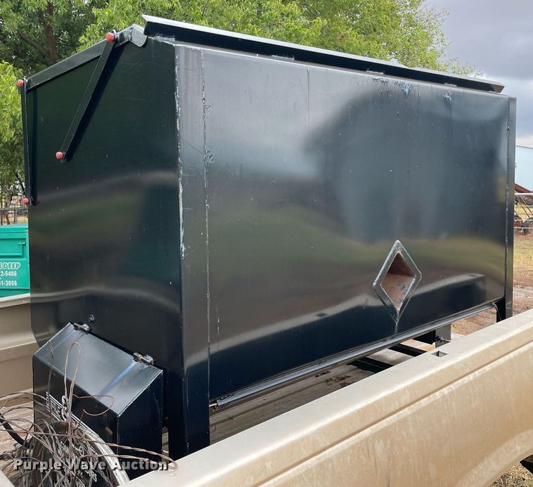 image for item NY9825 C3  cake feeder